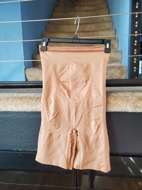 Victoria's Secret Beige Sculpting Short